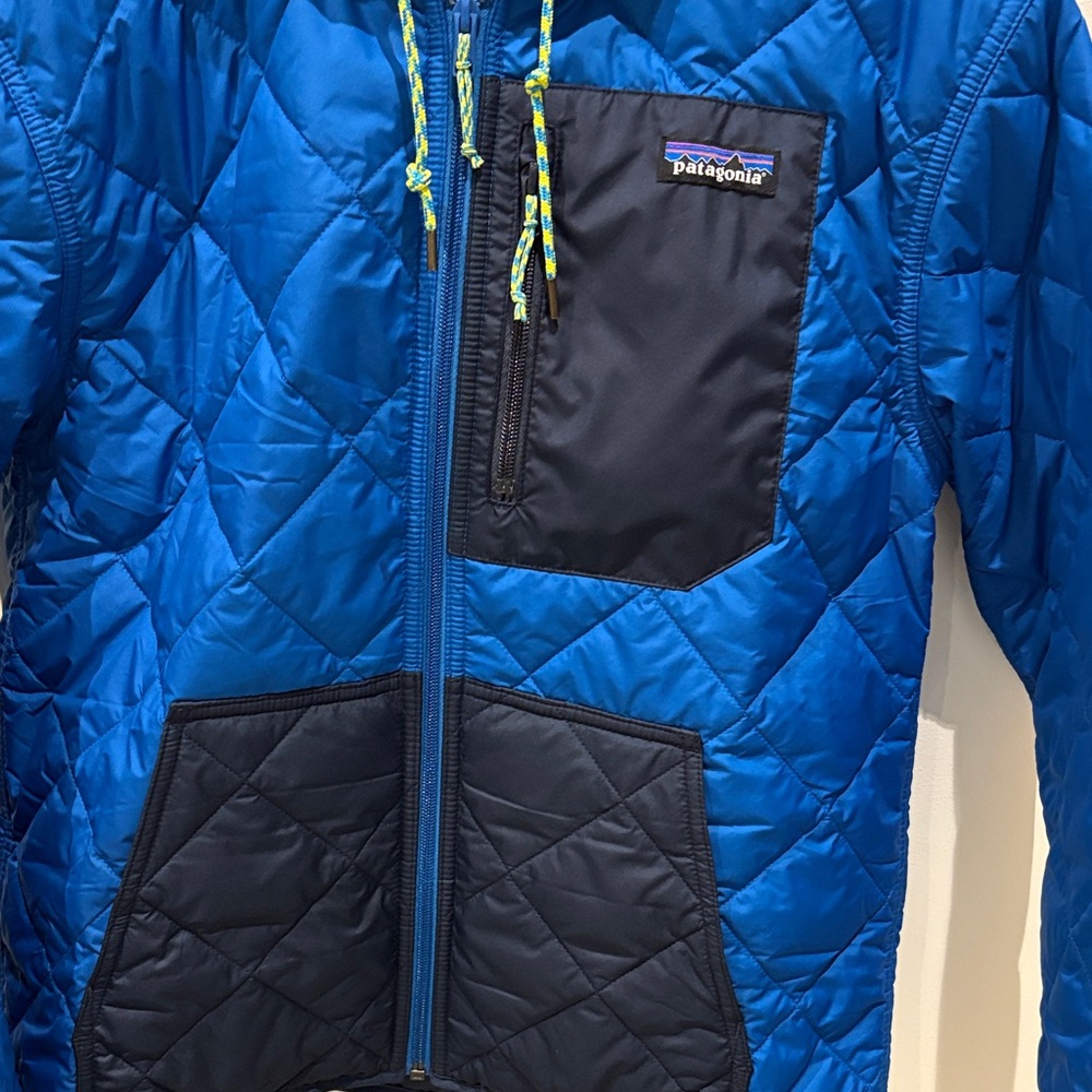 Patagonia Women's Blue and Navy Puffer Jacket - Picture 4 of 6